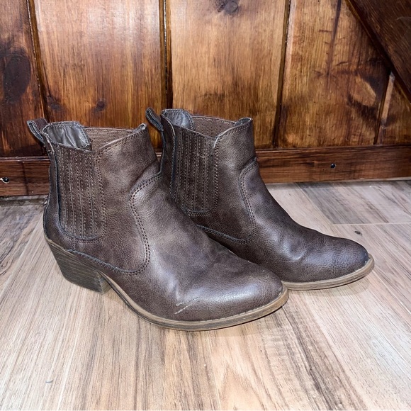 Forever 21 brown heeled fall boots - Picture 1 of 6